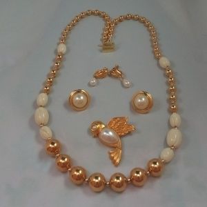 Vintage Gold Tone Napier Jewelry - Necklace W/ Tag